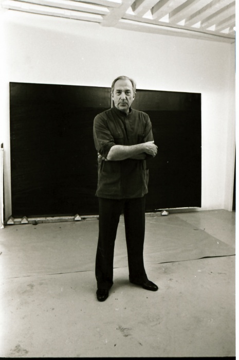 Soulages à son atelier de Paris en 1982